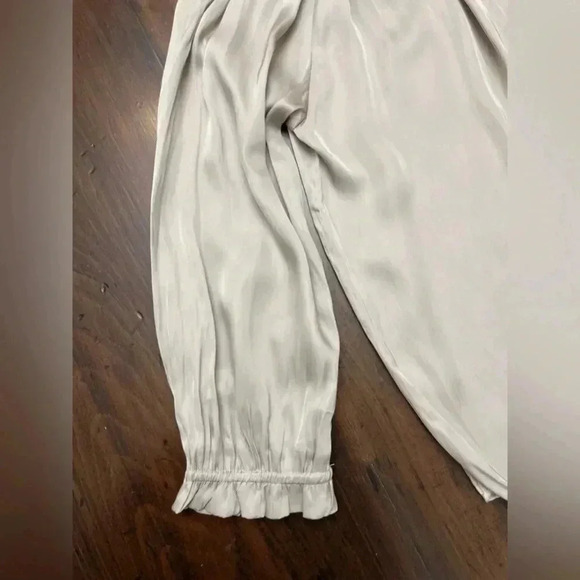 Carmen Marc Valvo Blouse Size XS Color Milky Malt Smocked Neck Tie Front NWT - Picture 7 of 11